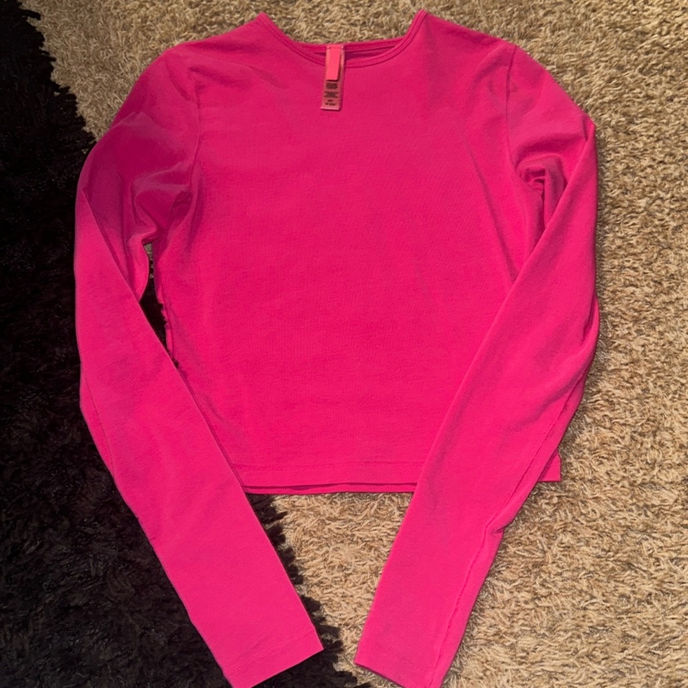 PINK SKIMS LONG SLEEVE! SUPER RARE NOT SOLD ANYMORE!